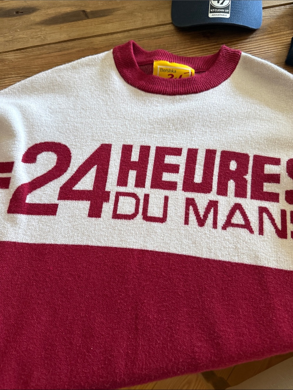 Bershka White and Burgundy Crewneck Knit Sweater with '24 Heures' Graphic